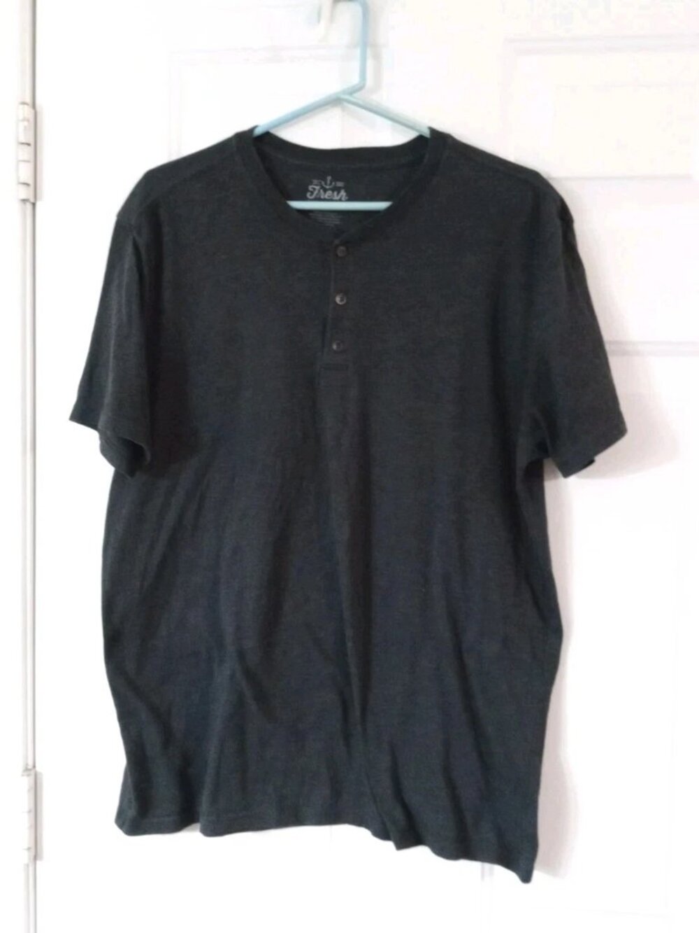 Fresh Clean Tees Shirt Men's XL Dark Gray Henley Short Sleeve Soft Tagless Tee